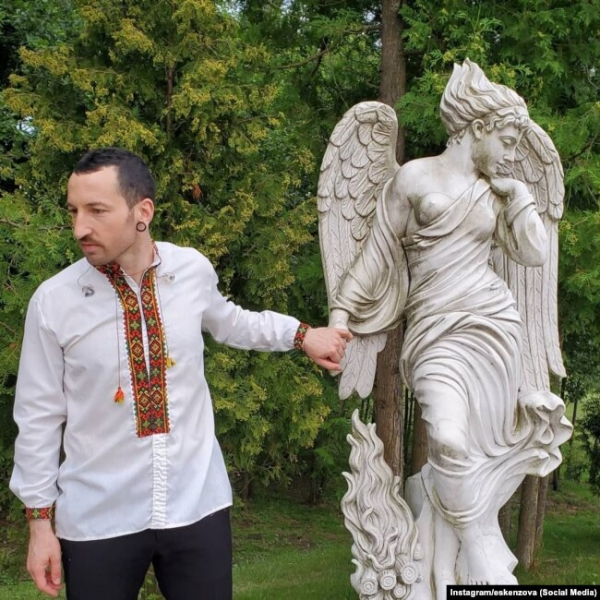 Ескендер у вишиванці