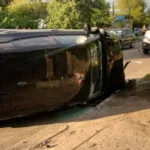 ДТП на Державності в Луцьку – водій зніс стовпа, авто перевернулося