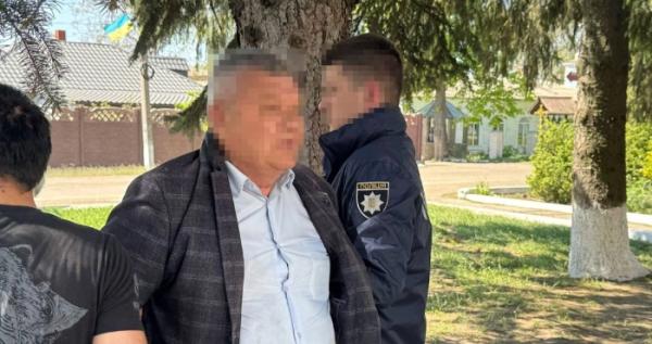 Голову однієї з селищних рад Подільського району викрили на одержанні хабаря за дозвіл на розміщення газової заправки