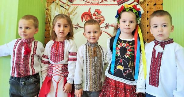Юні ковельчани у вишиванках