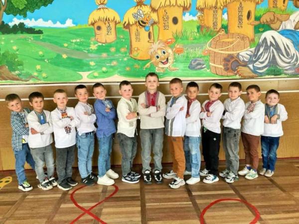 Як ковельчани одягалися у святкові вишиванки 202512