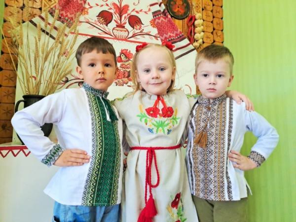 Як ковельчани одягалися у святкові вишиванки 202516