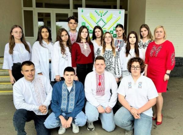 Як ковельчани одягалися у святкові вишиванки 202510