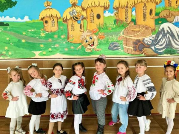 Як ковельчани одягалися у святкові вишиванки 202513