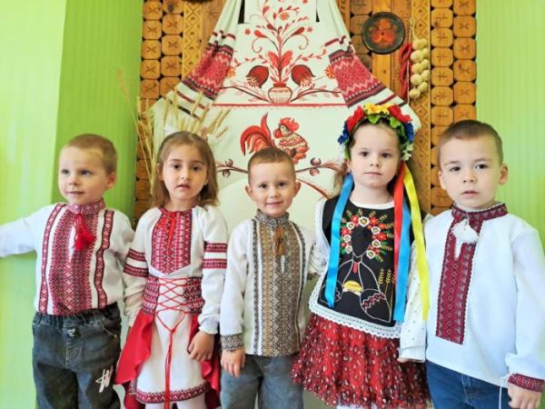 Як ковельчани одягалися у святкові вишиванки 202515