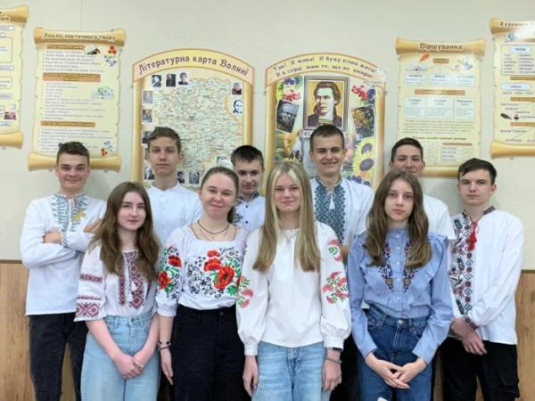 Як ковельчани одягалися у святкові вишиванки 20254