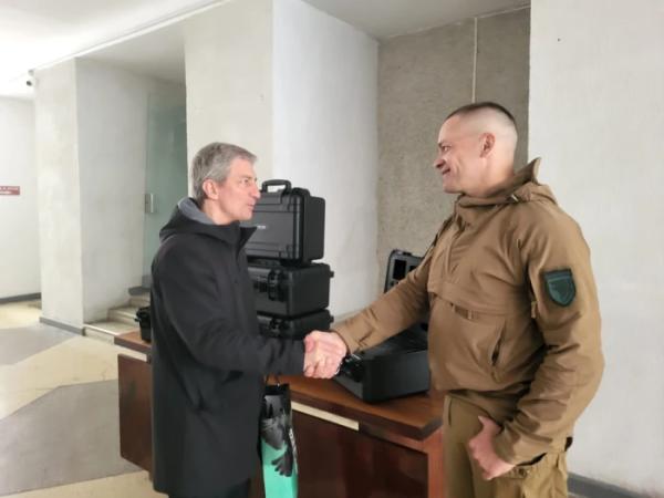 Ковельська громада передала квадрокоптер для підрозділу, в якому служить ковельчанин Віталій Пясецький4