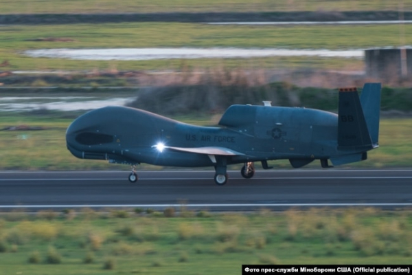 RQ-4B Global Hawk на військовій базі НАТО Сігонелла на острові Сицилія