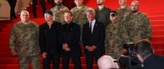 Лідер гурту U2: «Важливо нагадувати світові про щоденний героїзм українських військових»