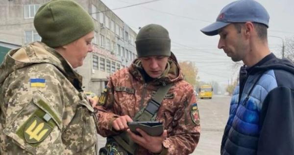 Лідери «Європейської солідарності» на Волині прокоментували ініціативу нардепа Гончаренка одягати працівників ТЦК в окрему форму, фото ілюстративне