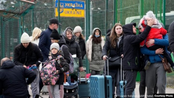 Біженці з України дорогою до Варшави під час повномасштабного вторгнення Росії, архівне фото