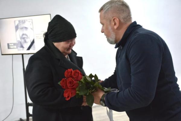 На Дубенщині вшанували полеглих воїнів: родинам захисників України вручили державні нагороди15