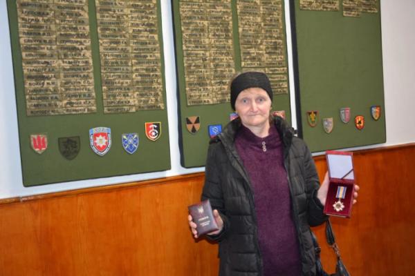 На Дубенщині вшанували полеглих воїнів: родинам захисників України вручили державні нагороди1