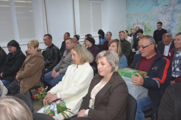 На Дубенщині вшанували полеглих воїнів: родинам захисників України вручили державні нагороди16