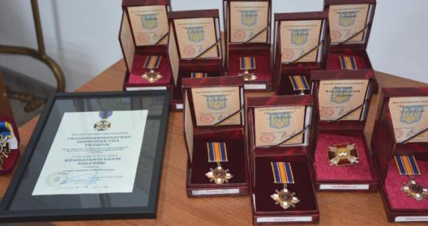 На Дубенщині вшанували полеглих воїнів: родинам захисників України вручили державні нагороди