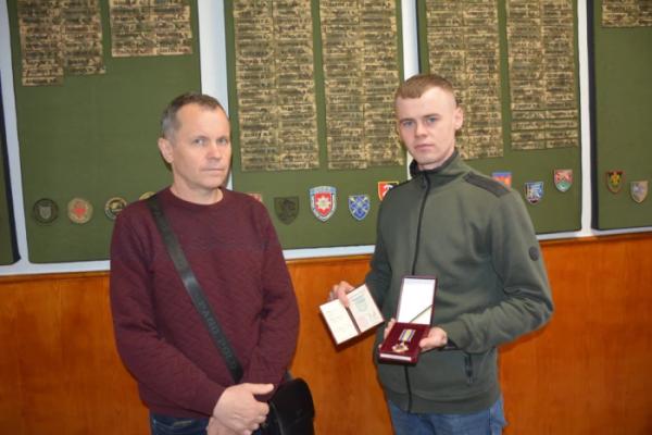 На Дубенщині вшанували полеглих воїнів: родинам захисників України вручили державні нагороди5