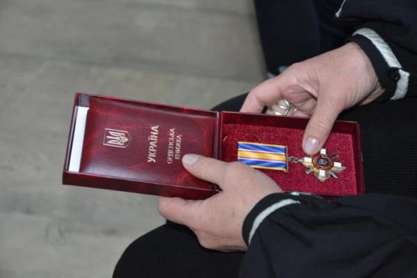 На Дубенщині вшанували полеглих воїнів: родинам захисників України вручили державні нагороди9