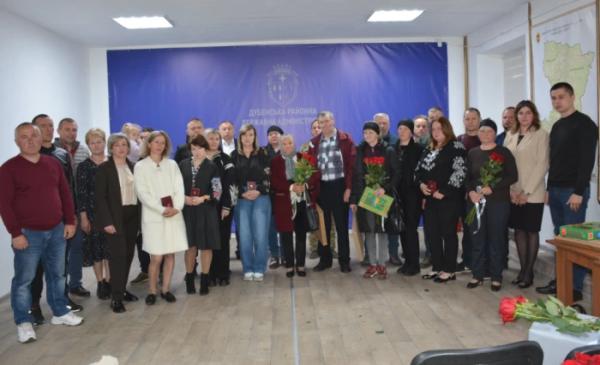 На Дубенщині вшанували полеглих воїнів: родинам захисників України вручили державні нагороди14