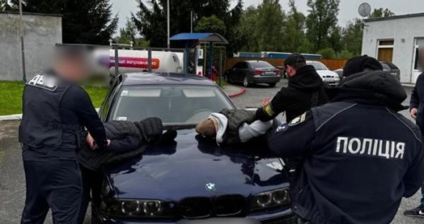 На кордоні з Польщею затримали двох чоловіків за спробу підкупу прикордонника