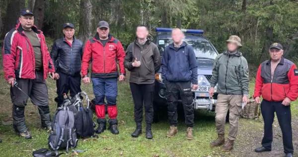 На Рахівщині рятувальники та прикордонники відшукали у горах чоловіків, що виснажились і заблукали