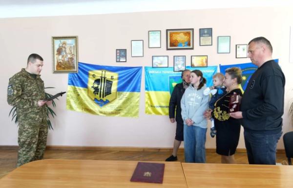 На Ратнівщині посмертно нагородили військового Артема Хартонюка2