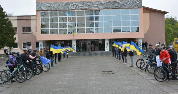 На Рівненщині зустріли учасників ветеранського велопробігу пам'яті захисників