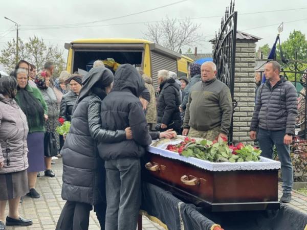 «На Щиті»: Березнівська громада провела в останню путь захисника Віталія Корицького4