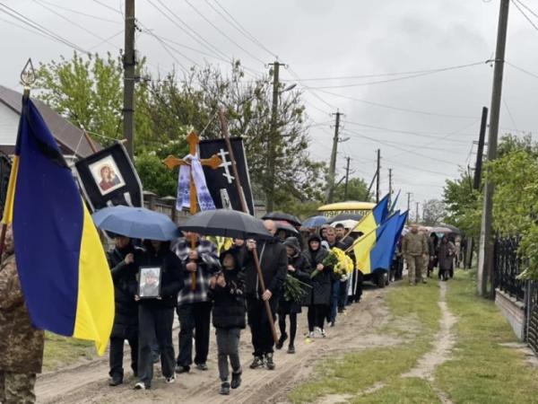 «На Щиті»: Березнівська громада провела в останню путь захисника Віталія Корицького5