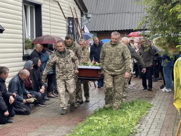«На Щиті»: Березнівська громада провела в останню путь захисника Віталія Корицького7