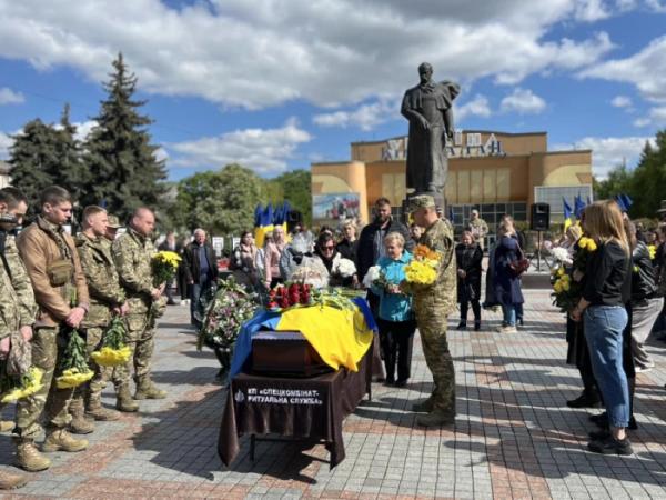 «На Щиті»: у Рівному попрощалися з Євгенієм Шаповаловим