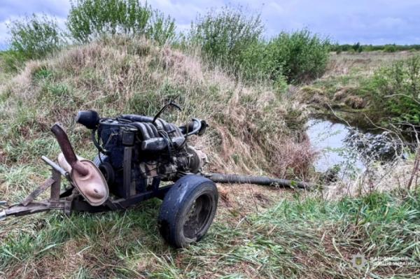 На Зарічненщині на гарячому затримали молодика, що видобував бурштин4