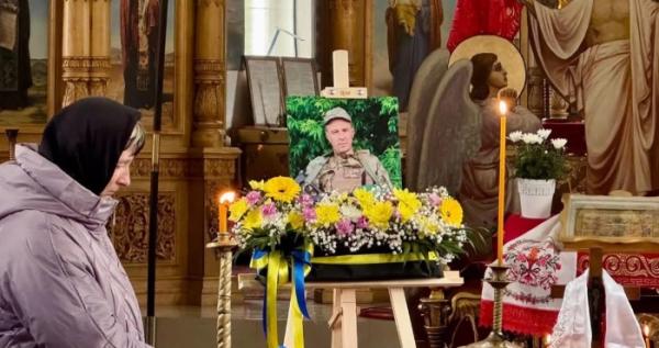 Нововолинська громада попрощалася з полеглим героєм Дмитром Шопуком