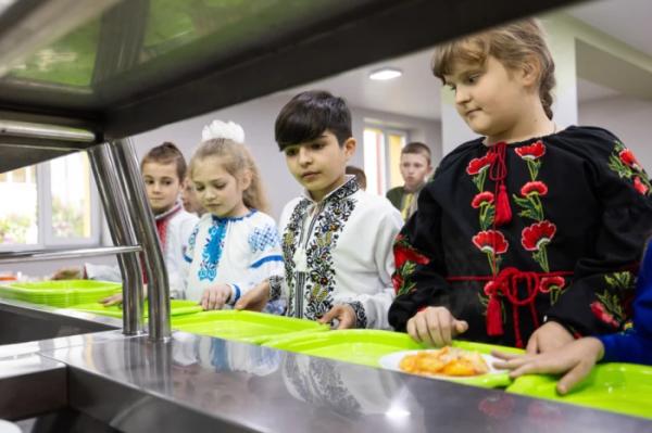 Перша Леді Олена Зеленська побувала у школі села Дубове7