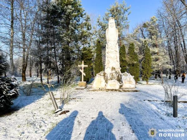 Пошкодили ліхтарі у сквері воїнів-афганців у Дубні: зловмисників встановили, збитки – відшкодували1