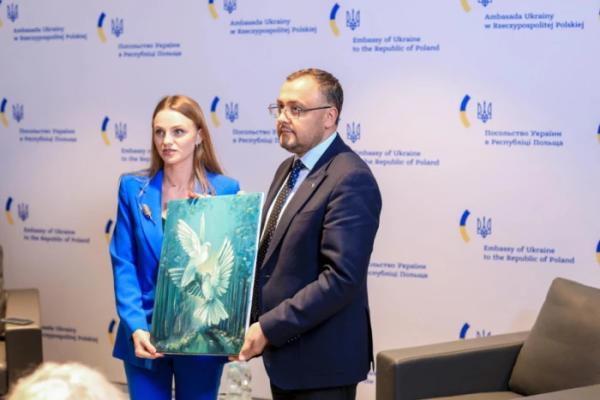 Посол України в Польщі отримав подарунок від юної художниці з Рожища Дарини Остапюк1