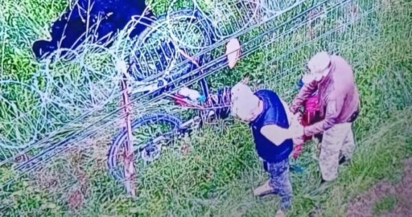 Прикордонники Чопського загону затримали іноземця, що чагарниками пробирався в Україну