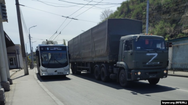 Військовий «КамАЗ» біля залізничного вокзалу в Севастополі, архівне фото