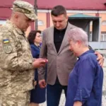 Родинам двох полеглих воїнів із Острога вручили посмертні нагороди захисників