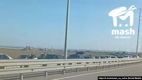Черги з автомобілів у напрямку Керченського мосту з боку Тамані в Краснодарському краї, 1 травня 2025 року