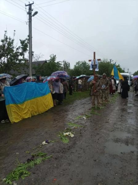 У Голобській громаді попрощалися із захисником Андрієм Морозом2