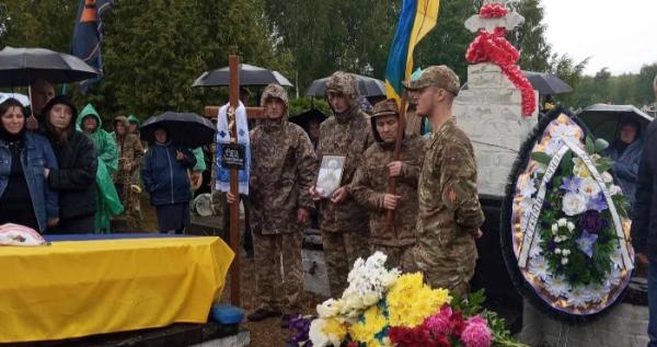 У Голобській громаді попрощалися із захисником Андрієм Морозом
