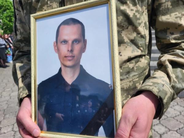 У Ковелі попрощалися із захисником Дмитром Сергієнком3