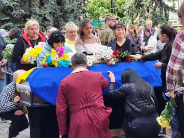 У Ковелі попрощалися із захисником Дмитром Сергієнком24
