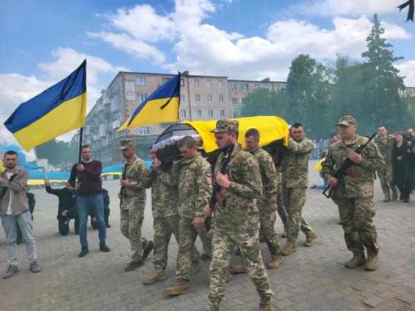 У Ковелі попрощалися із захисником Дмитром Сергієнком31