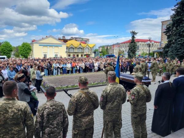 У Ковелі попрощалися із захисником Дмитром Сергієнком17