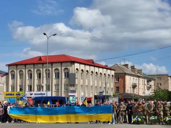 У Ковелі попрощалися із захисником Дмитром Сергієнком28