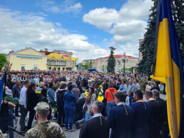 У Ковелі попрощалися із захисником Дмитром Сергієнком25