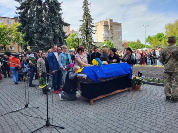У Ковелі попрощалися із захисником Дмитром Сергієнком26
