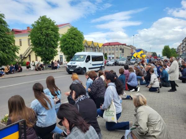 У Ковелі попрощалися із захисником Дмитром Сергієнком32
