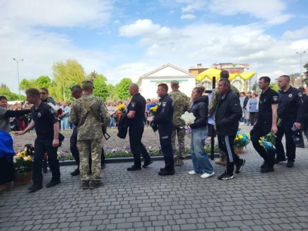 У Ковелі попрощалися із захисником Дмитром Сергієнком27